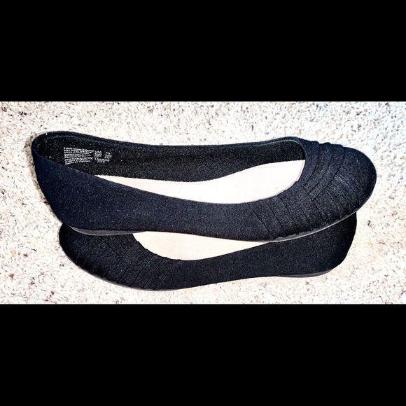 WOMENS BRAND NEW AMERICAN EAGLE SHOES - Picture 2 of 4